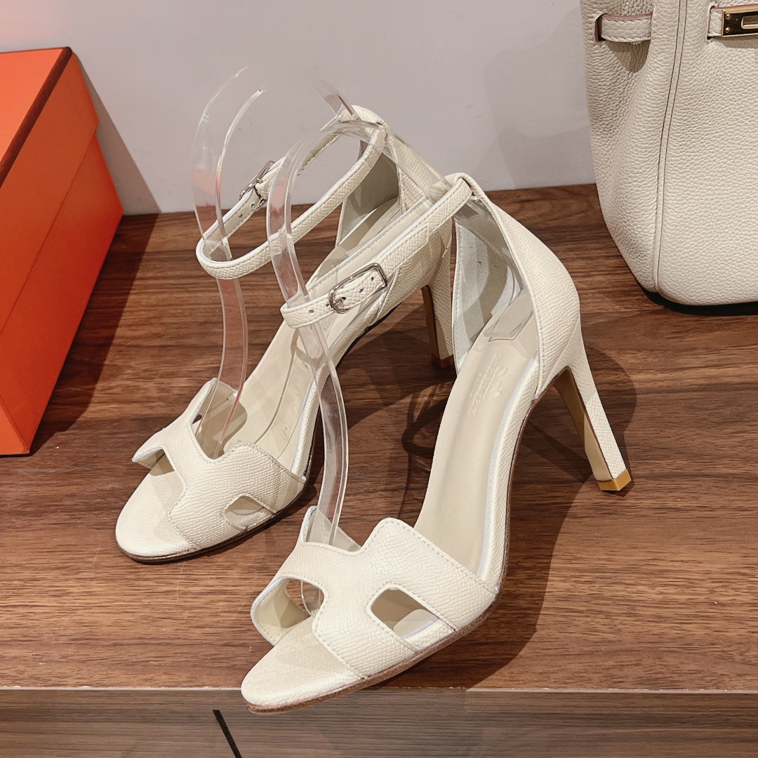 Hermes Premiere 105 Sandal in White Cream Grained Calfskin