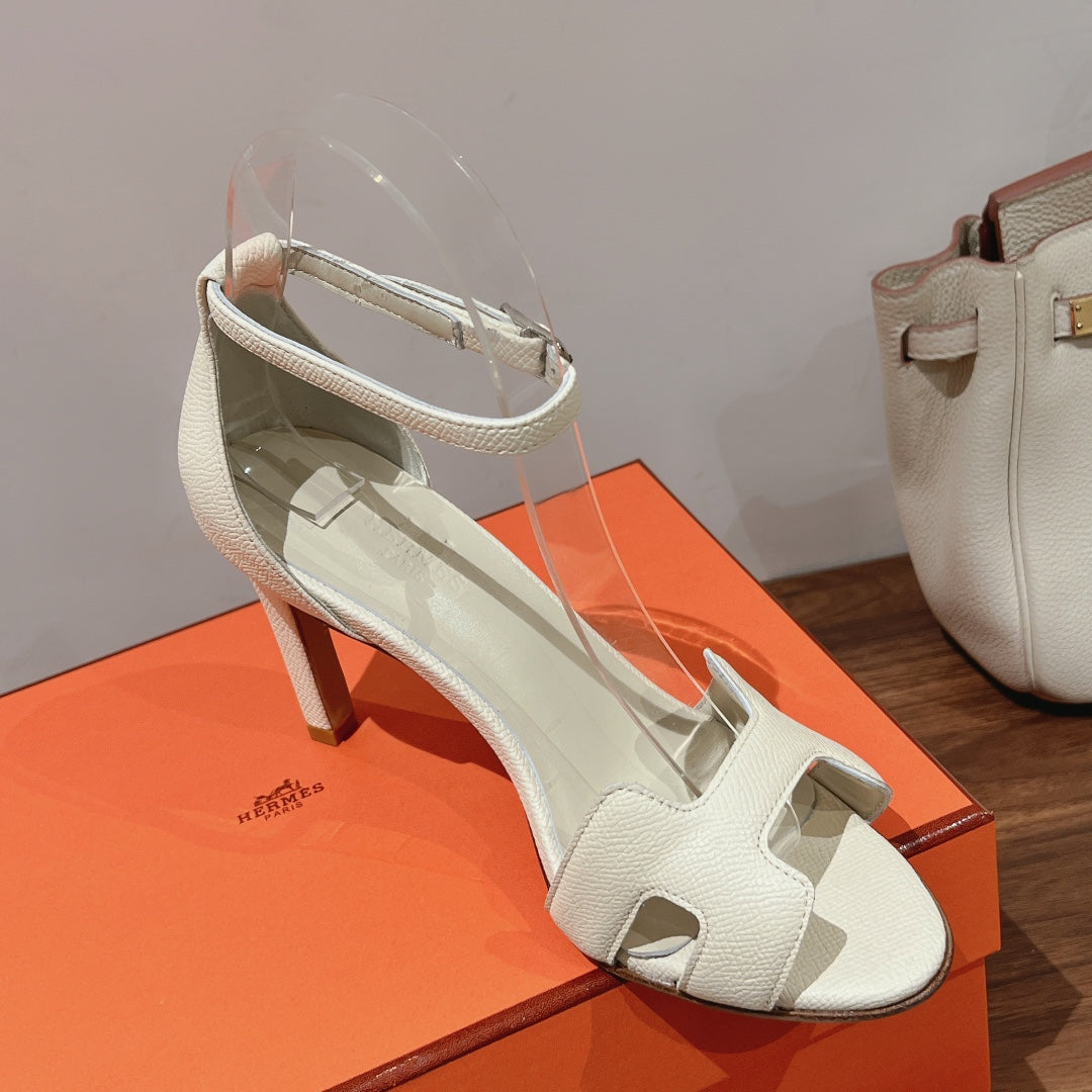 Hermes Premiere 105 Sandal in White Cream Grained Calfskin