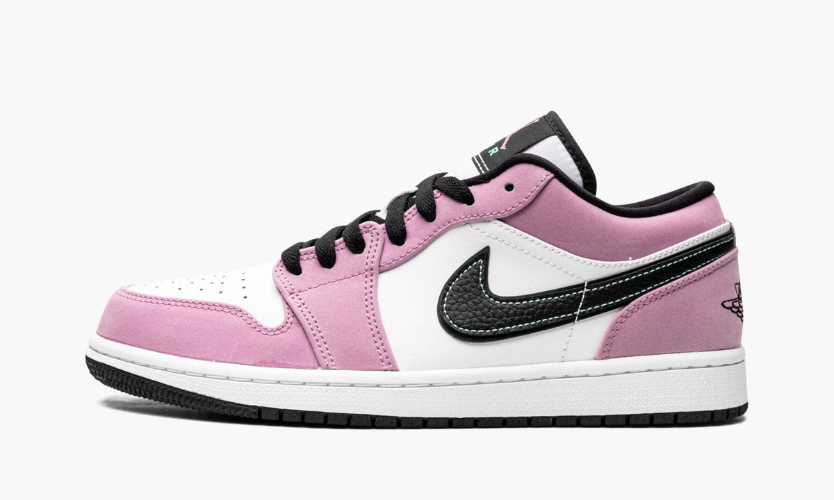 Air Jordan 1 Low SE "Violet Shock" Sneakers