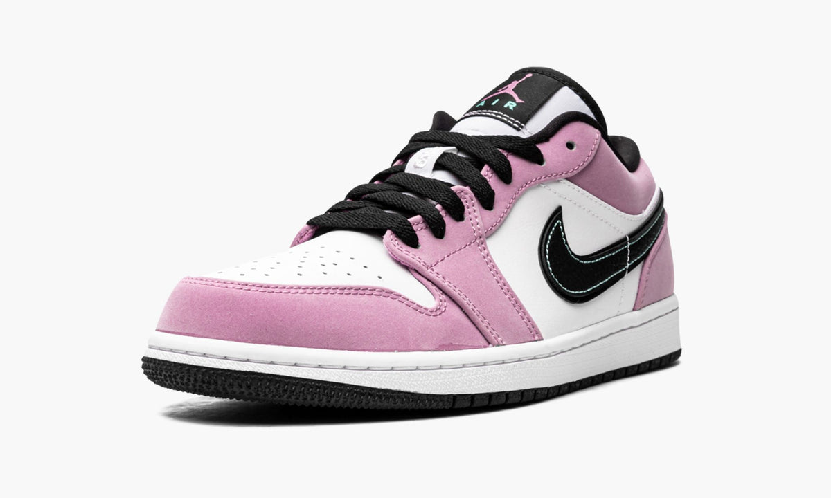 Air Jordan 1 Low SE "Violet Shock" Sneakers