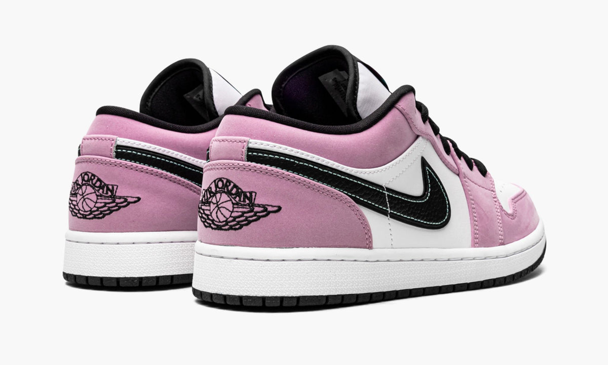 Air Jordan 1 Low SE "Violet Shock" Sneakers