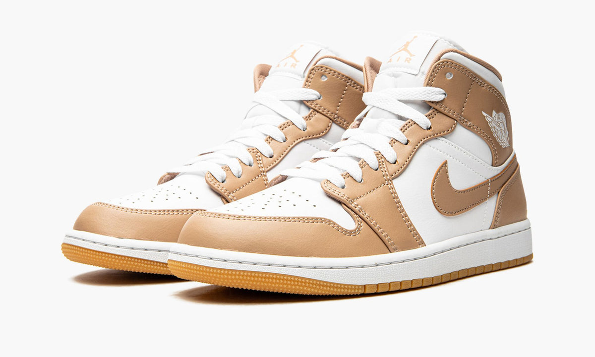 Air Jordan 1 Mid Tan / Gum Sneakers
