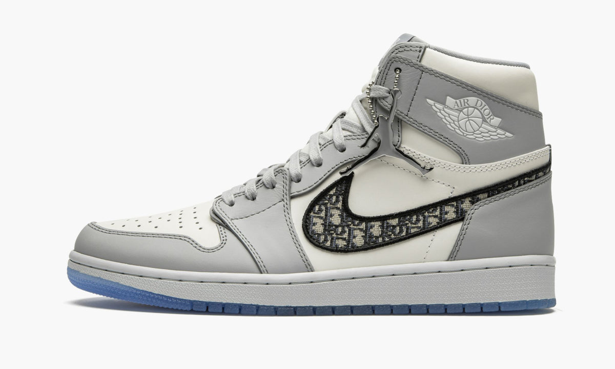 Air Jordan 1 Retro High Dior Sneakers
