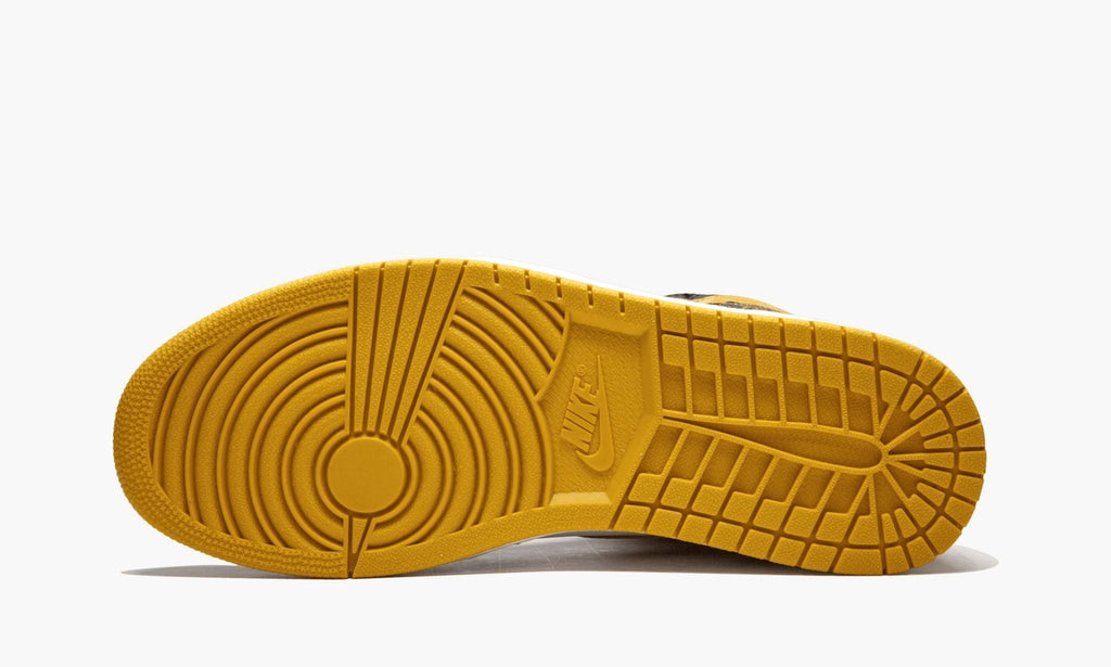Air Jordan 1 Retro High OG Yellow Ochre Sneakers