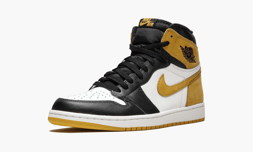 Air Jordan 1 Retro High OG Yellow Ochre Sneakers