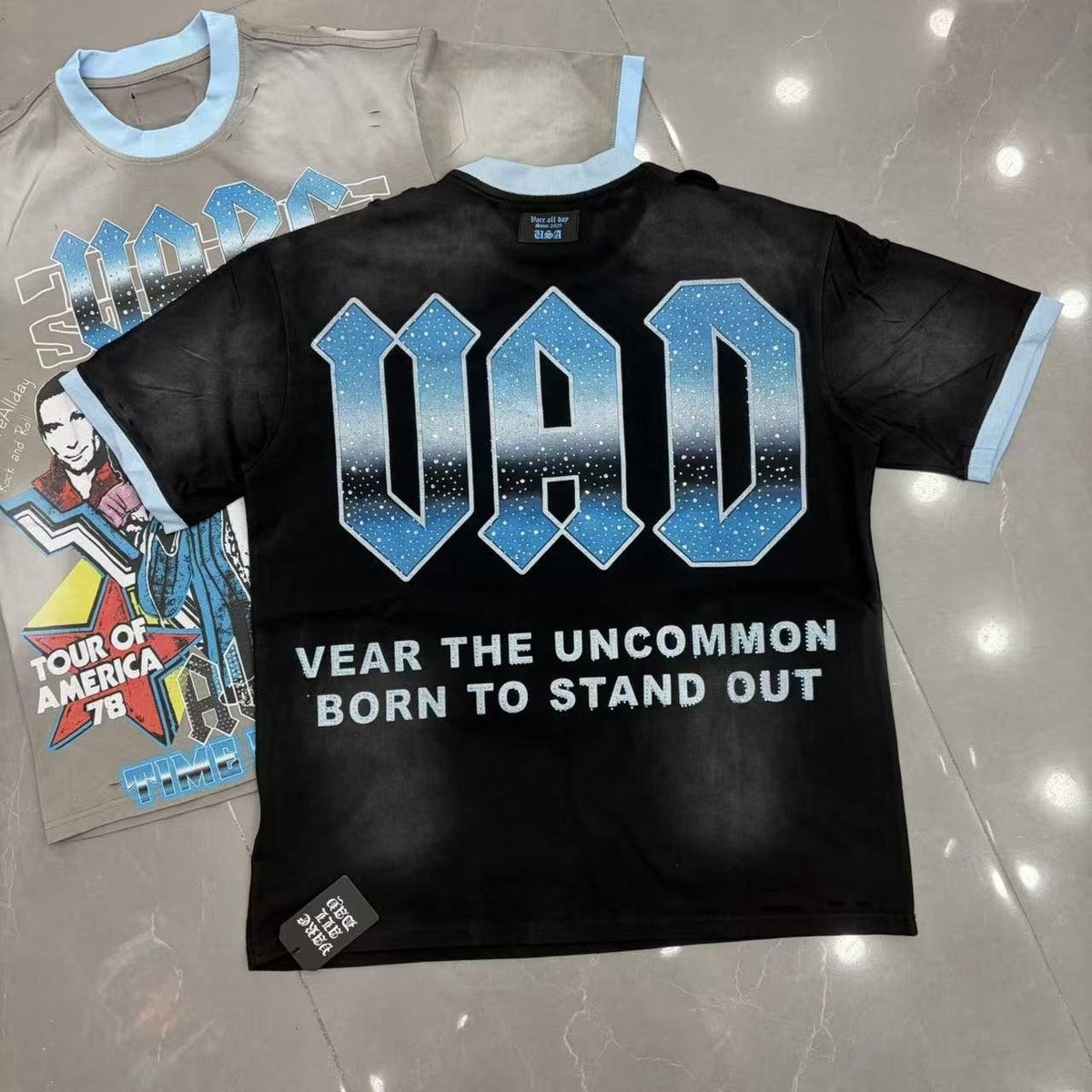 VARE ALL DAY Contrast-Trim Graphic Short-Sleeve T-Shirt — back