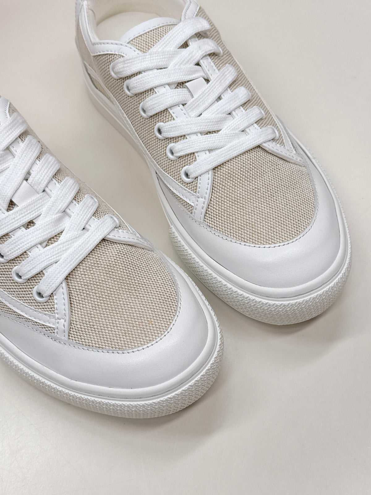 Hermes 25S Sneaker Low Sports in Beige Canvas Mix White Lambskin