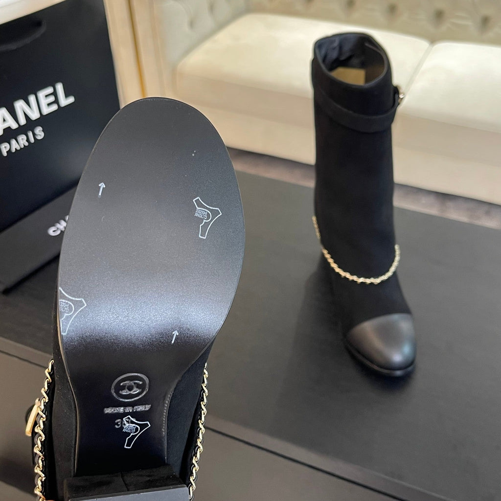 Chanel Short Boots 6.5 cm in Black Suede and Calfskin
