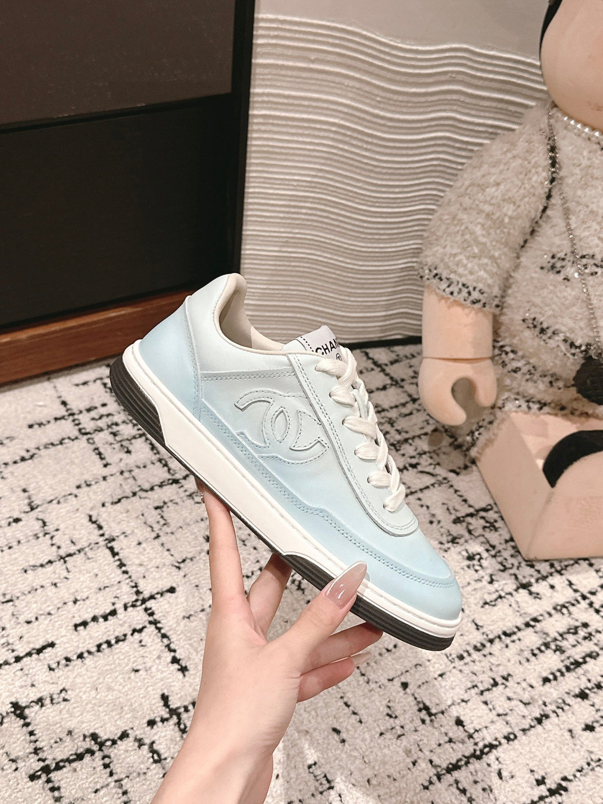 Chanel Sneaker in Blue Pastel Hand-Polished Calfskin 977829