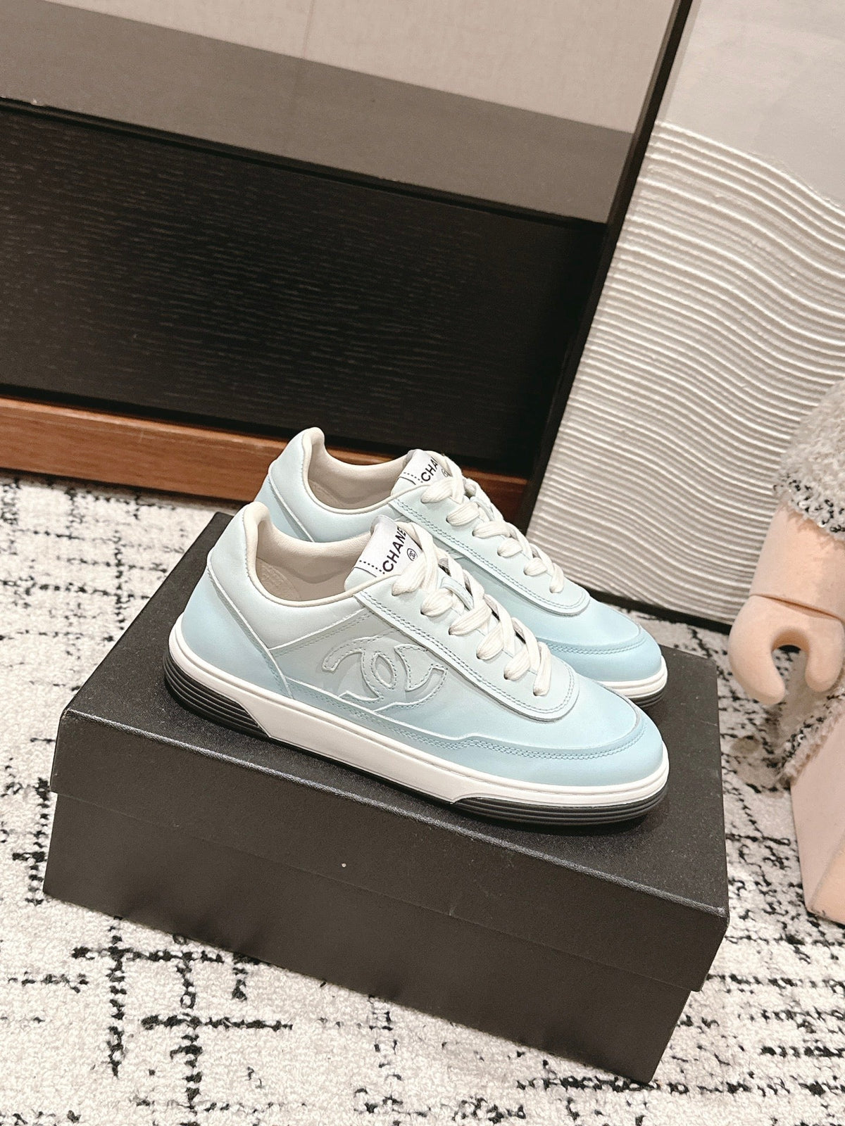 Chanel Sneaker in Blue Pastel Hand-Polished Calfskin 977829