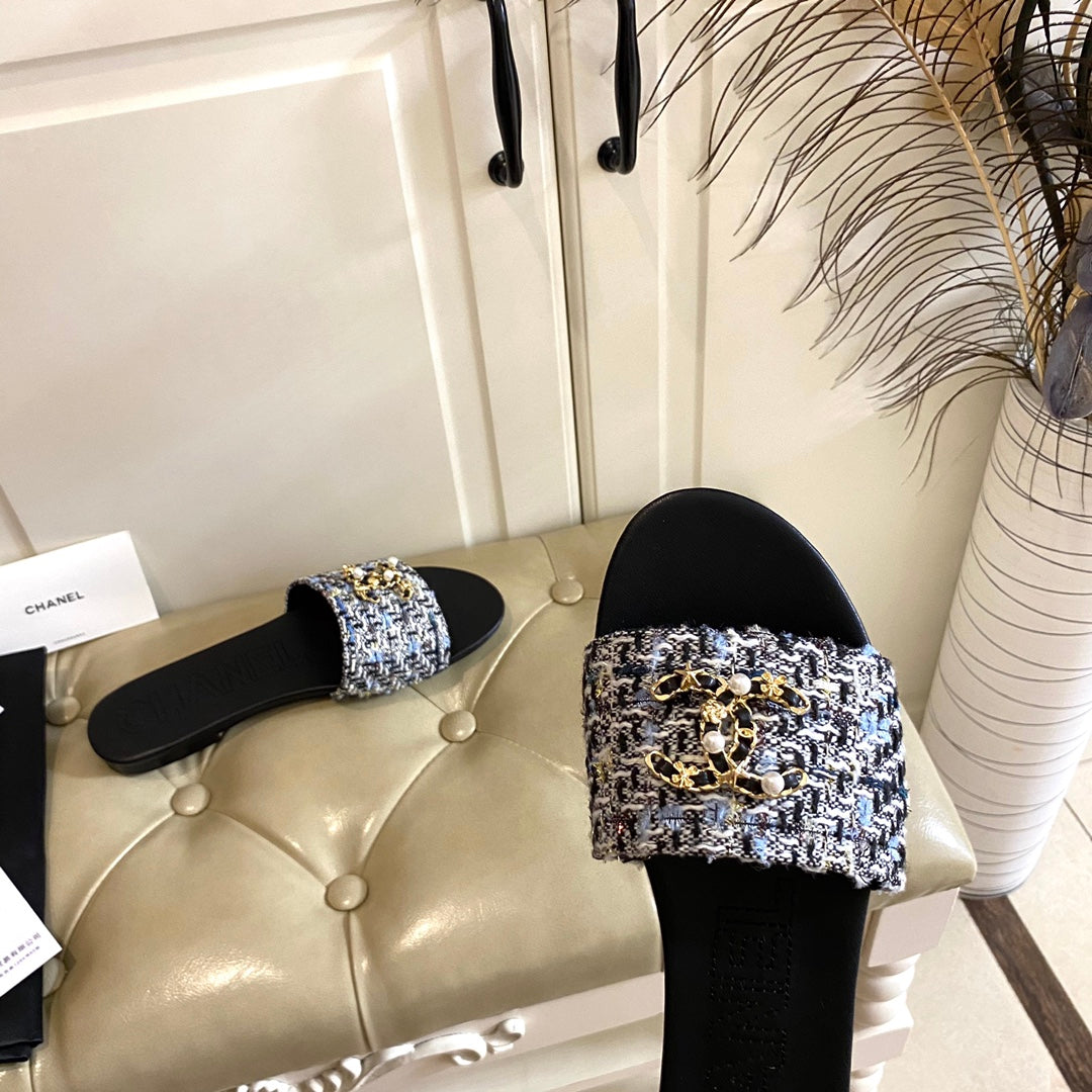 Chanel Slippers in Multicolor Tweed Mule