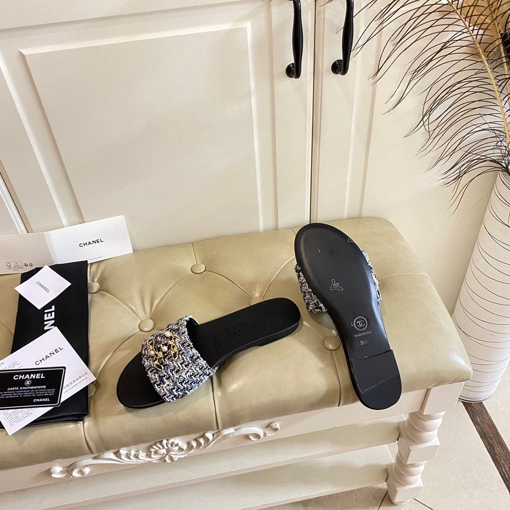 Chanel Slippers in Multicolor Tweed Mule