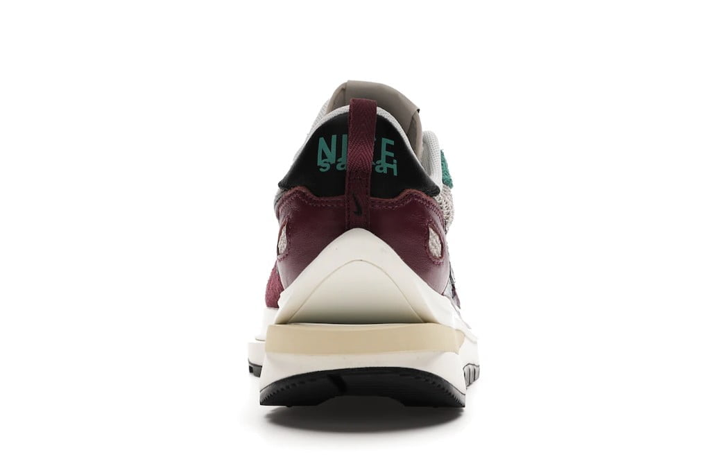 Nike Vaporwaffle sacai Villain Red Neptune Green Sneakers