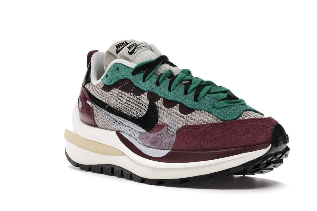 Nike Vaporwaffle sacai Villain Red Neptune Green Sneakers
