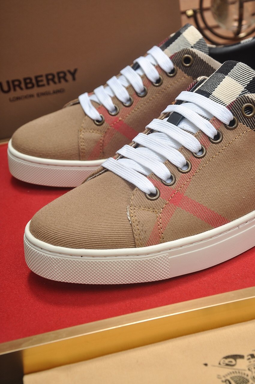 Burberry Check Panel Low-Top Sneakers — detail