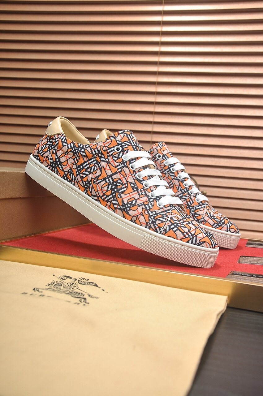 Burberry Orange Geometric Low-Top Sneakers — front