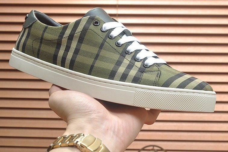 Burberry Olive Plaid Low-Top Sneakers — model