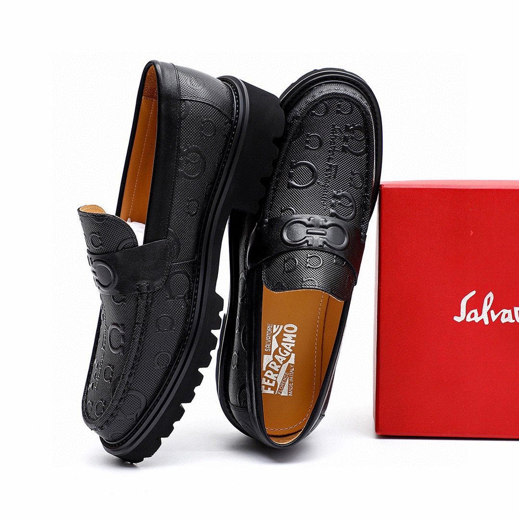 微商相册测试鞋子-Salvatore Ferragamo Black Embossed Lug Sole Loafers — front