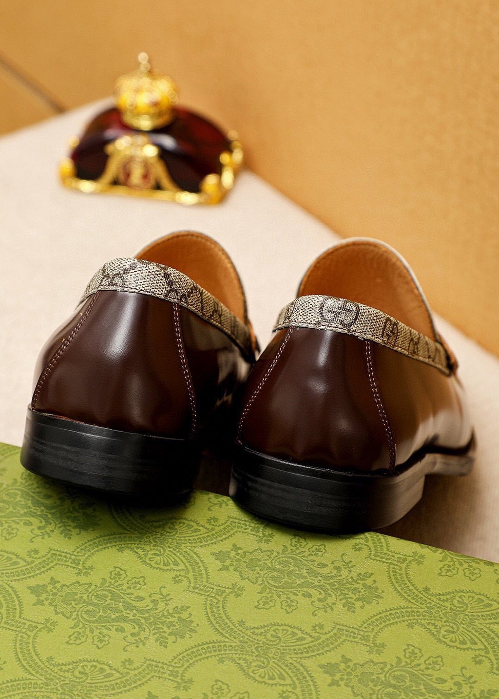 微商相册测试鞋子-Gucci Black Patent Monogram Loafers — back