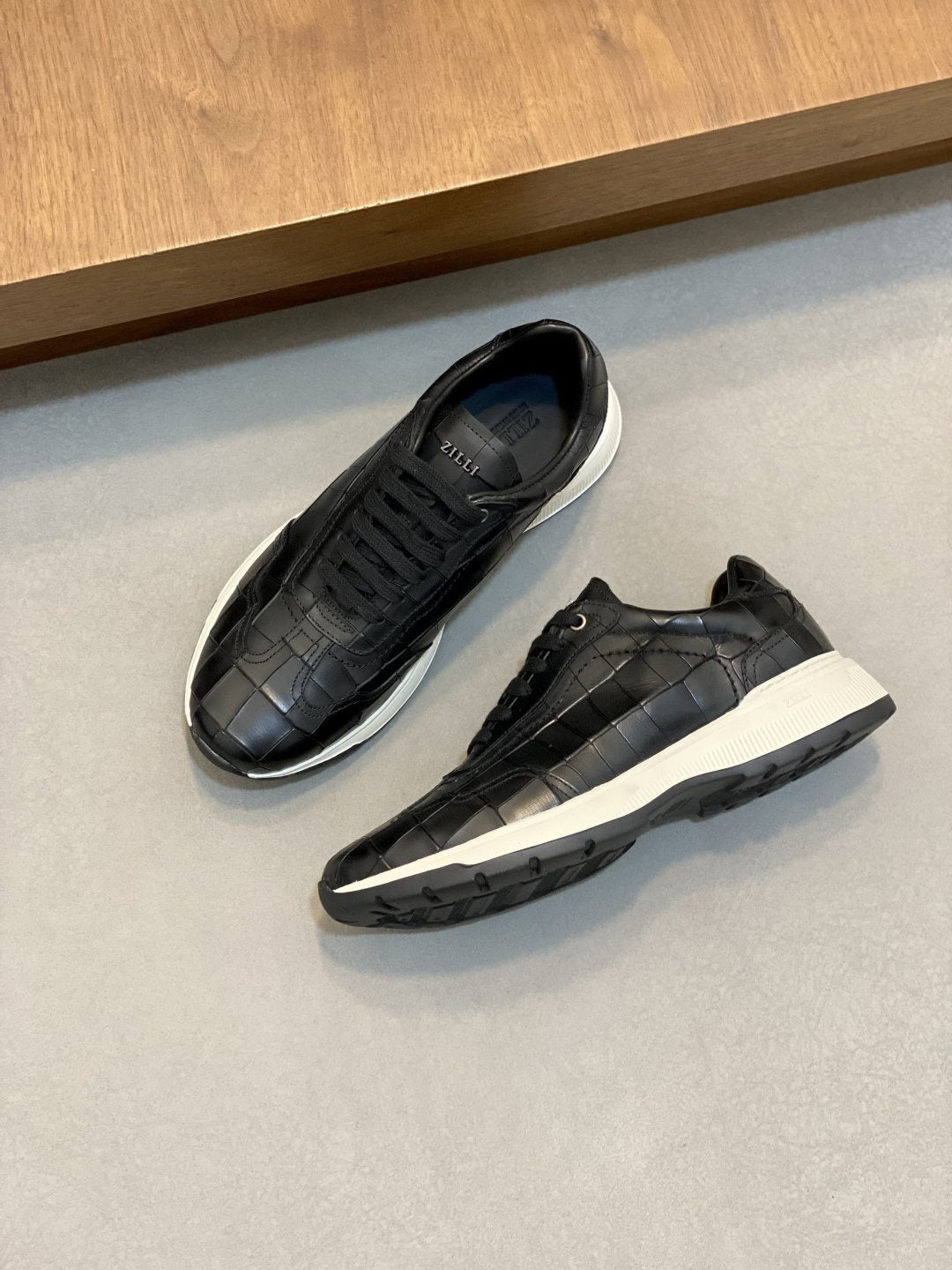 ZILLI Black Textured Low-Top Sneakers — front