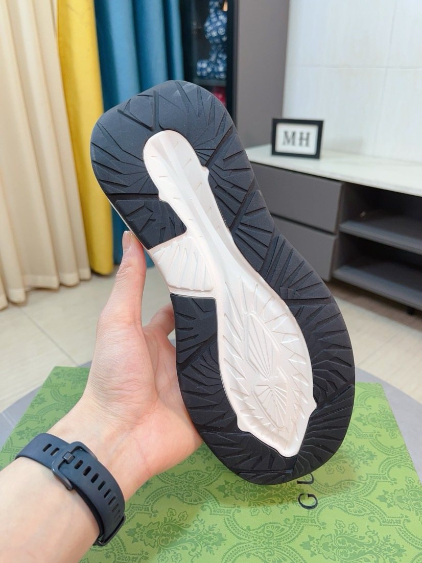 Gucci Patterned Lace-Up Low-Top Sneakers — back