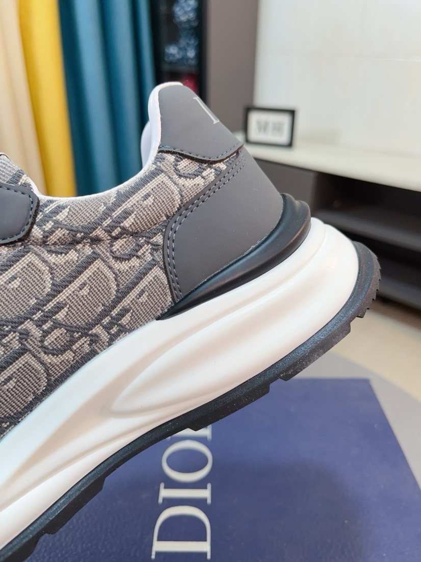 Dior Patterned Low-Top Sneakers — detail