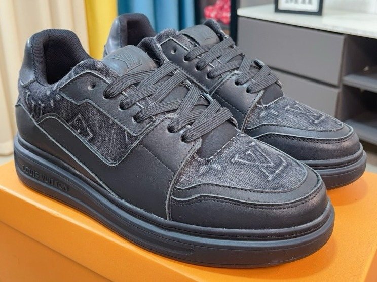 Louis Vuitton Black Low-Top Sneakers — hero